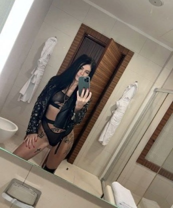 💋💫
Мои услуги нацелены на удовлетворение ваших самых сокровенных желаний. Я проведу время в вашей компании интересно, страстно и нежно. 💖✨
Открыта для экспериментов, я готова познакомить вас с новыми чувственными ощущениями и перевернуть ваш мир с ног на голову. 🔥💥
Фотографии в моем профиле - настоящие, чтобы вы увидели мою прекрасную внешность и аппетитные формы. 📸🌺
Отзывы моих довольных клиентов говорят о моей профессиональности и старании доставить им наивысшее удовольствие. 🌟🔥
Я живу в Москве, и готова встретиться с вами в любое время и в любом удобном месте в Москве. 🌃🌟
Откройте для себя новый мир удовольствия и эмоций со мной, и вы не пожалеете о своем выборе! 💫💕 Мирослава